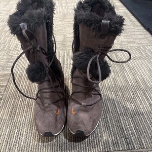 Nike Winter Boots Women 7.5 Brown Orange Blue Zip Suede Faux Fur Snow 311959-281